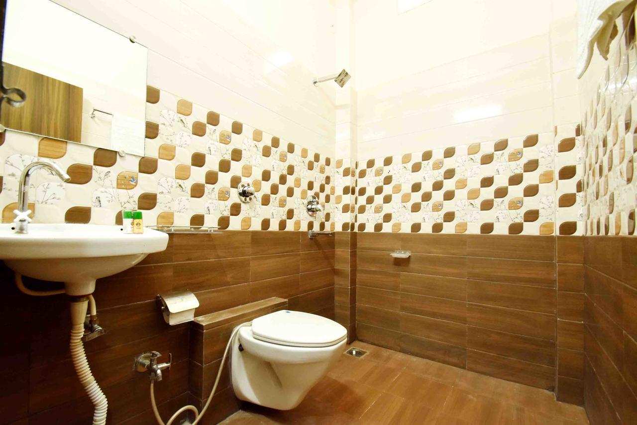 Hotel Hori Palace Уджайн Екстериор снимка