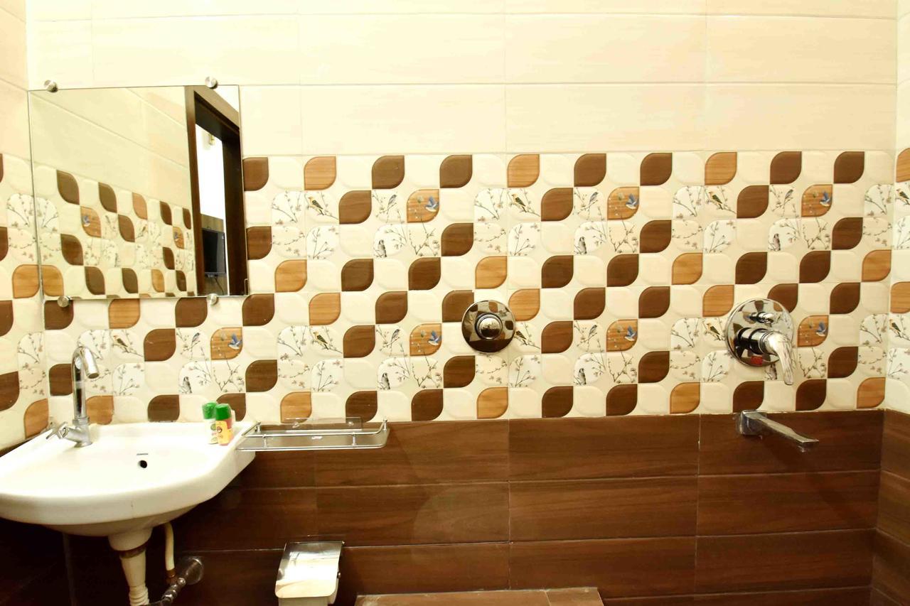 Hotel Hori Palace Уджайн Екстериор снимка